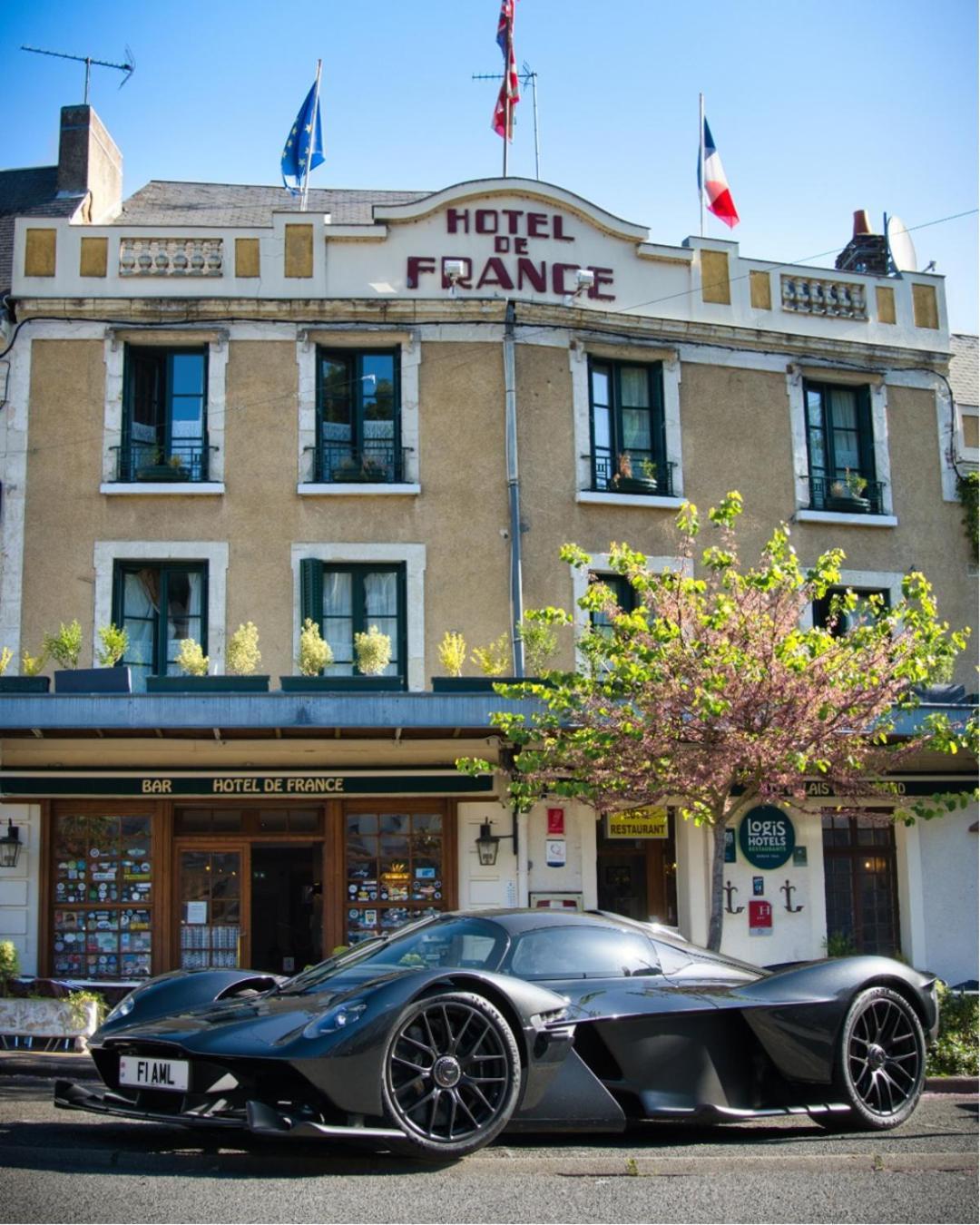 Logis Hotel De France La Chartre-sur-le-Loir Екстериор снимка